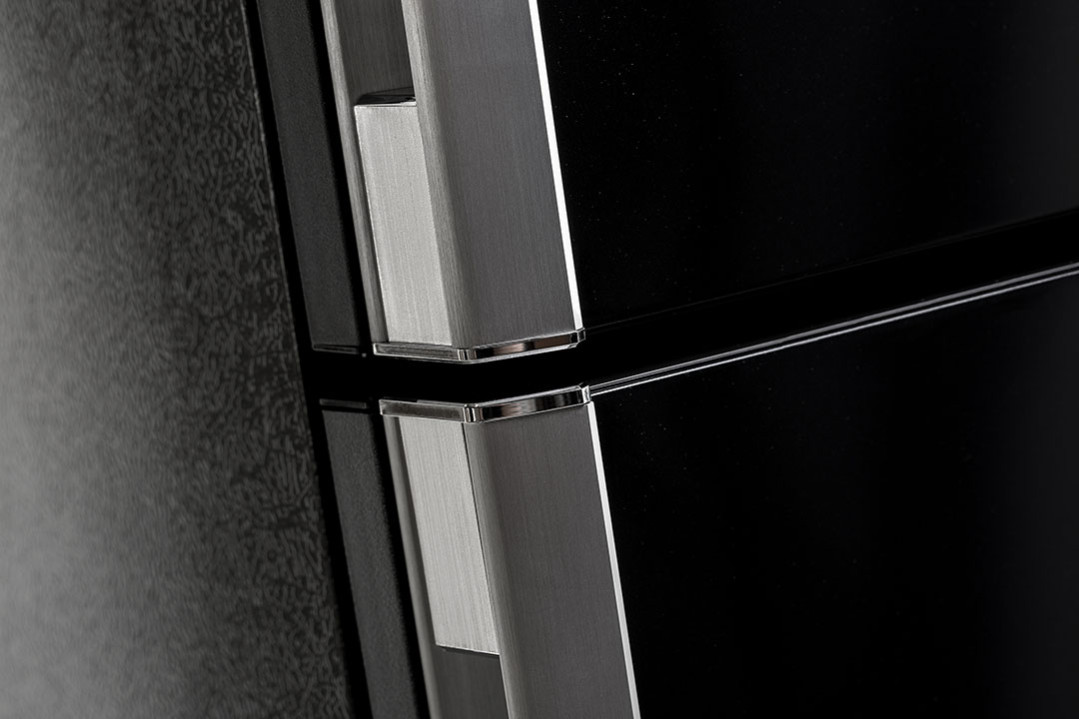 Холодильник, 2х дверный, верхняя морозилка, цвет: черный, металл, класс A++ SJ-XG55PM-BK (SJXG55PMBK)