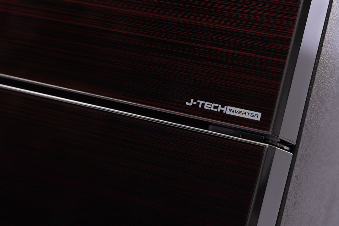 Холодильник, 2х дверный, верхняя морозилка, цвет: черный/красный, стекло, класс A++, SJ-XP59PG-RD (SJXP59PGRD)